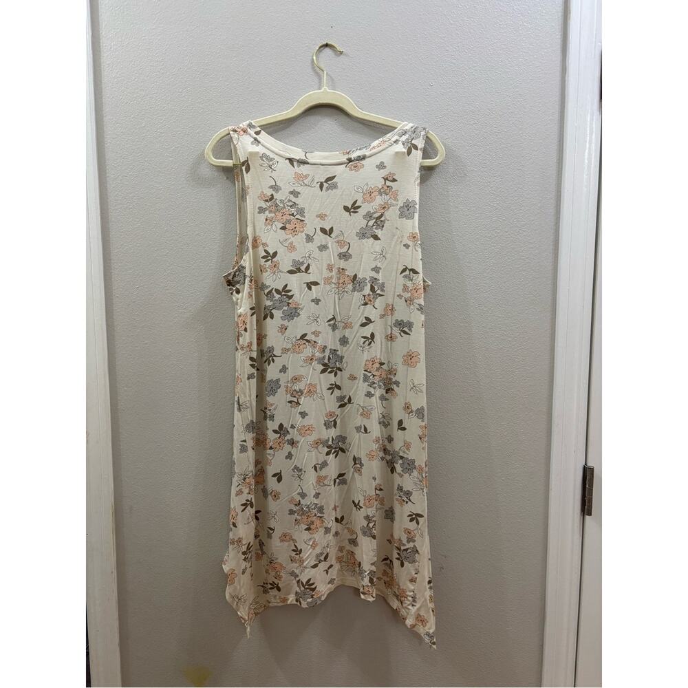 Logo Layers Floral Scoop Neck Tunic size medium - Picture 6 of 6